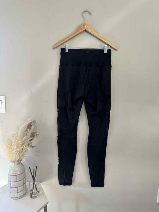 Lululemon Athletica Black Mesh Detail Compression Leggings, Size 8 - Picture 2 of 5